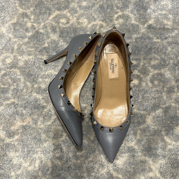 Valentino Garvanti Rockstud Pumps - Picture 2 of 3